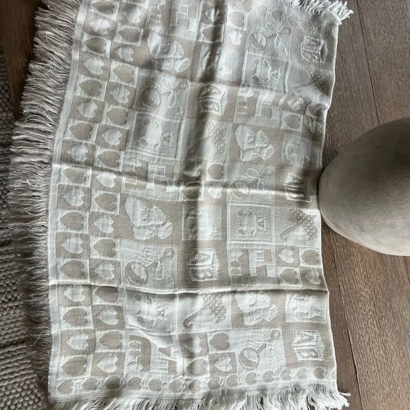 Neutral Heart Pattern Kids Throw Blanket - Cream - Picture 4 of 4